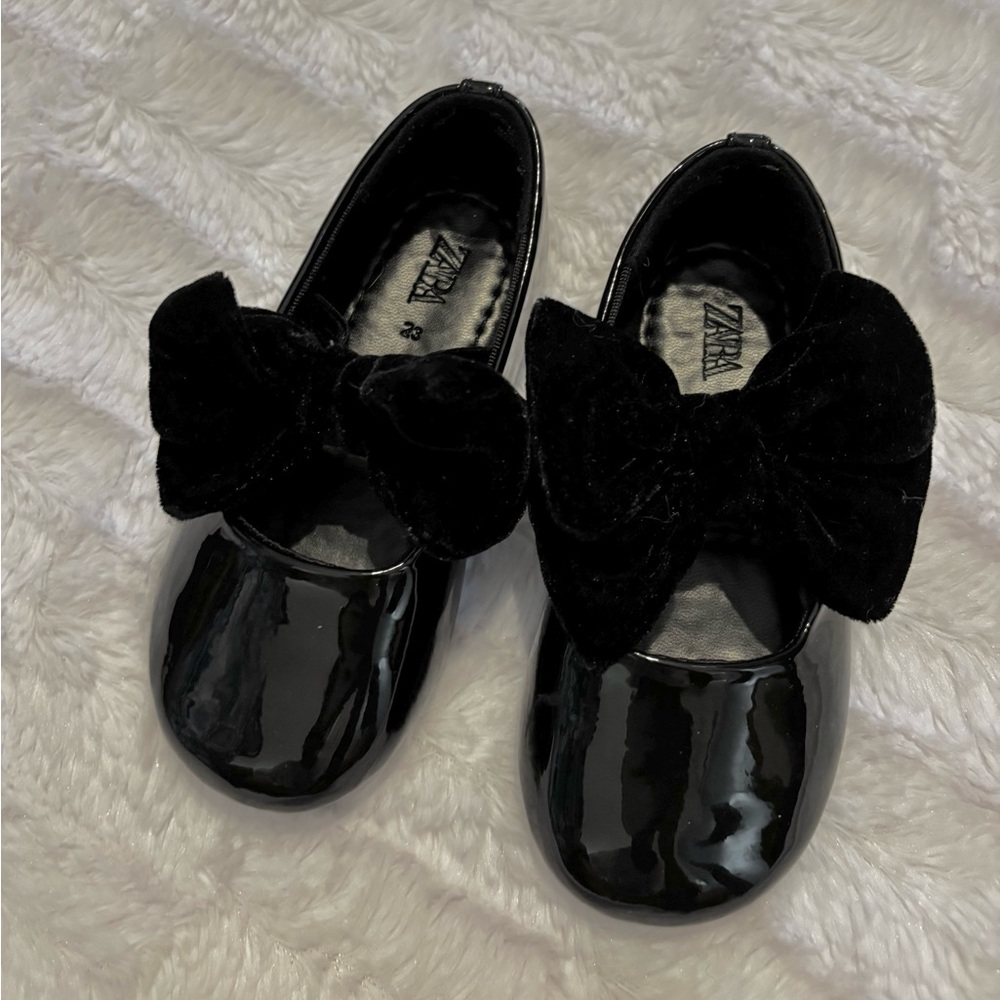 Zara Kids Glossy Black Dress Shoes with Bow